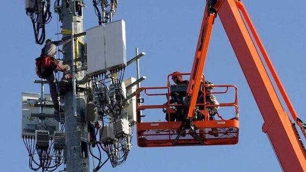 Telecom tower installation crew
